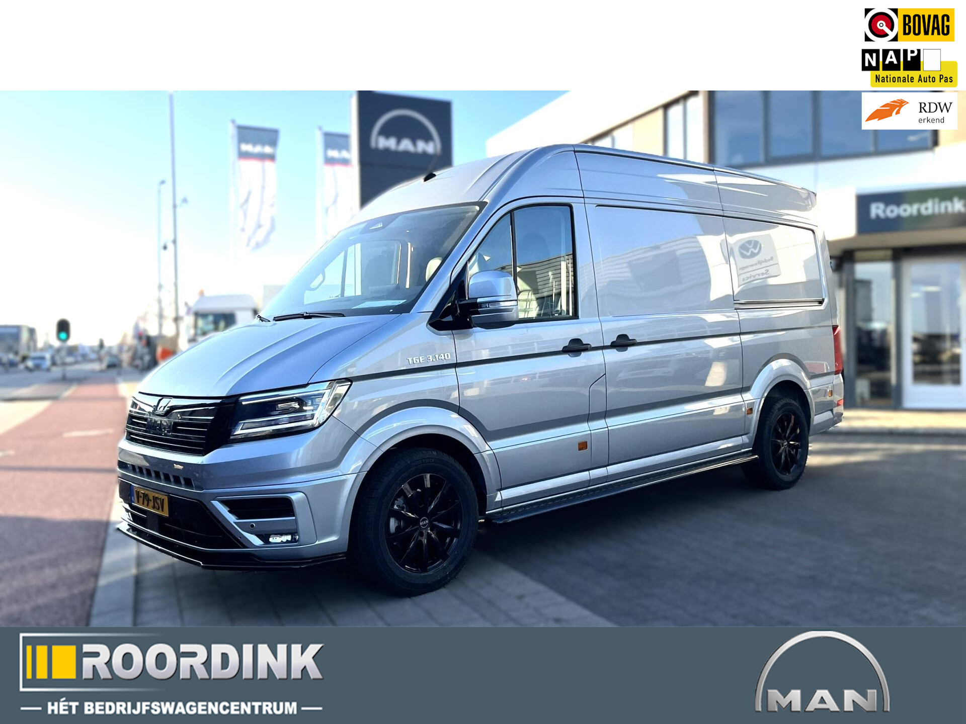 MAN TGE 3.140 L3H3 18" LMV, sidesteps, frontspoiler, rondom in kleur, getinte verlichting en zonneband, leder, Super compleet !!!