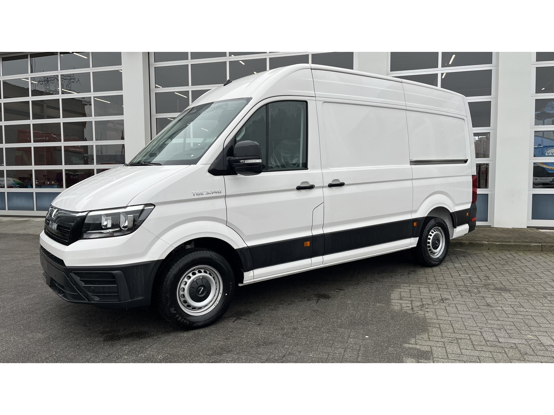 MAN TGE 3.140/L3H3/automaat en 2 schuifdeuren