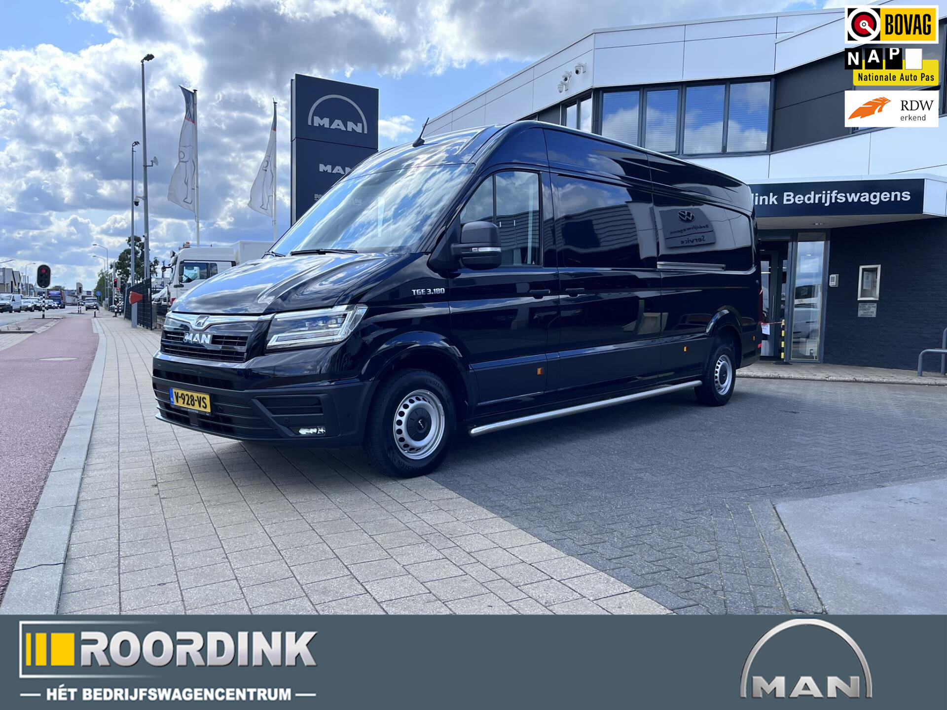 MAN TGE 3.180 L4H3 Alarm, Bearlock, extra linkerdeur, sidebars, trekhaak en 2 x opstap