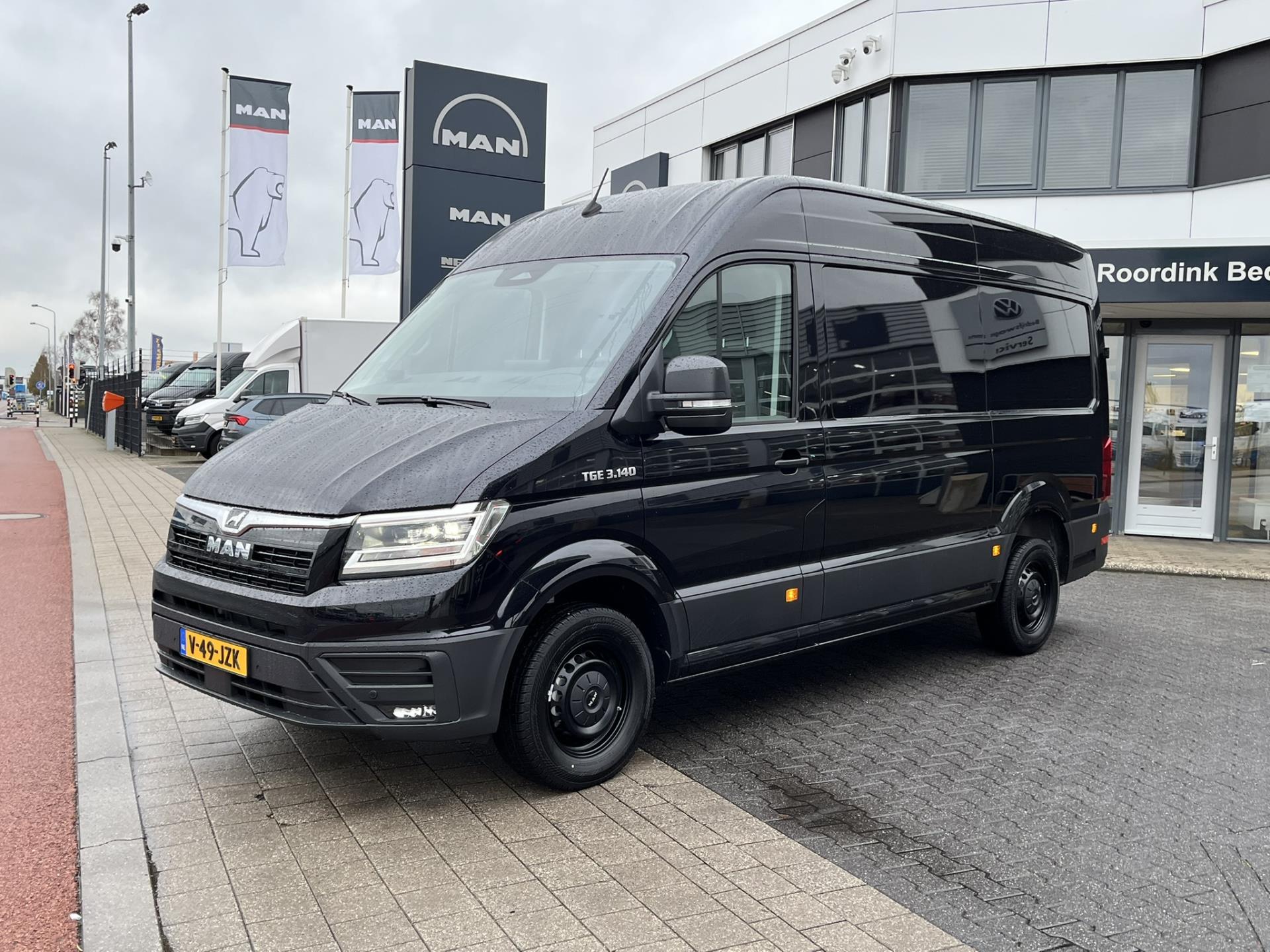 MAN TGE 3.140 L3H3 LED koplampen, mislampen, PDC voor en achter, Navigatie, digitaal dashboard, trekhaak en opstap, camera, etc.