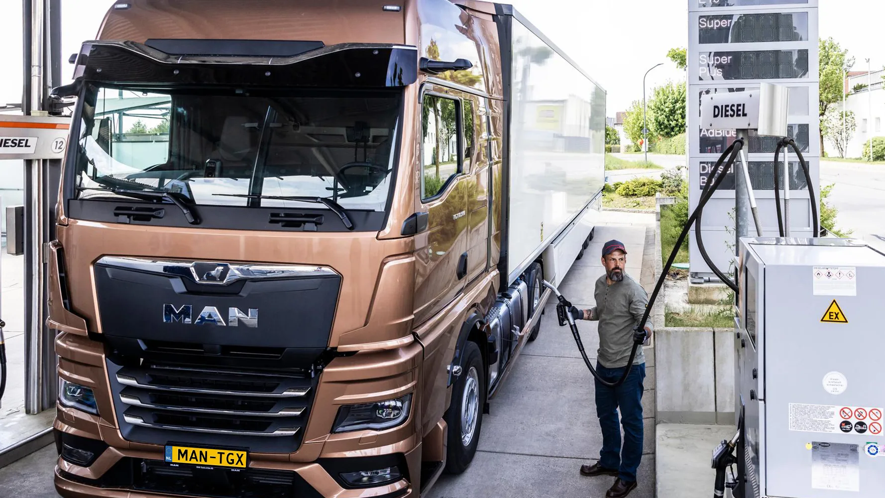 <p>HVO100 en Blauwe Diesel</p>